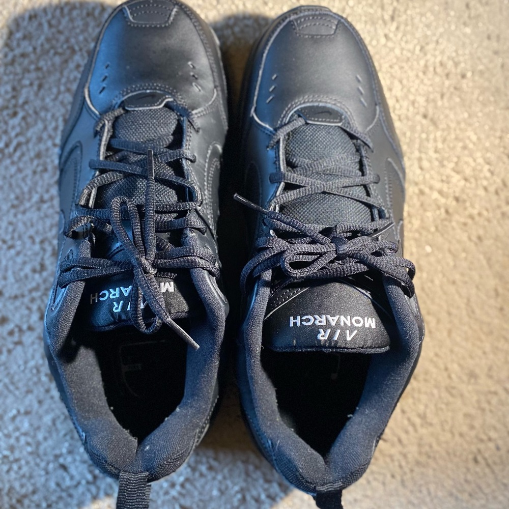 Nike M 12 wide air monarchs only worn twice and clean